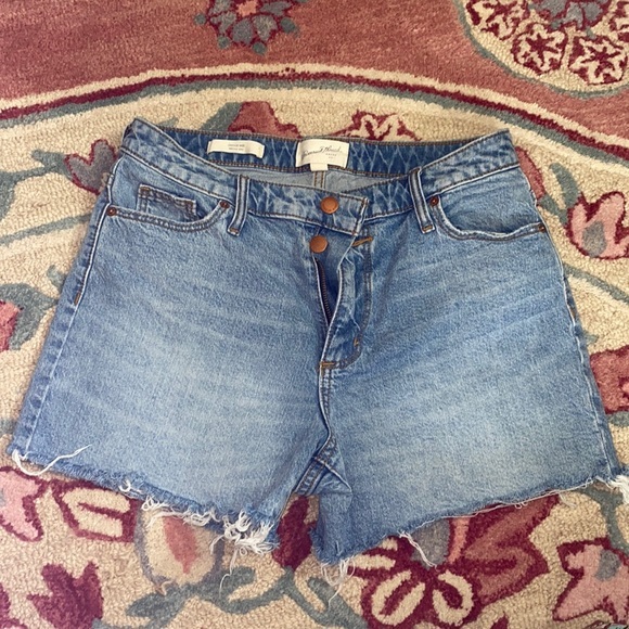Universal Thread Double Button High Rise Shorts size 6/28R - Picture 2 of 9